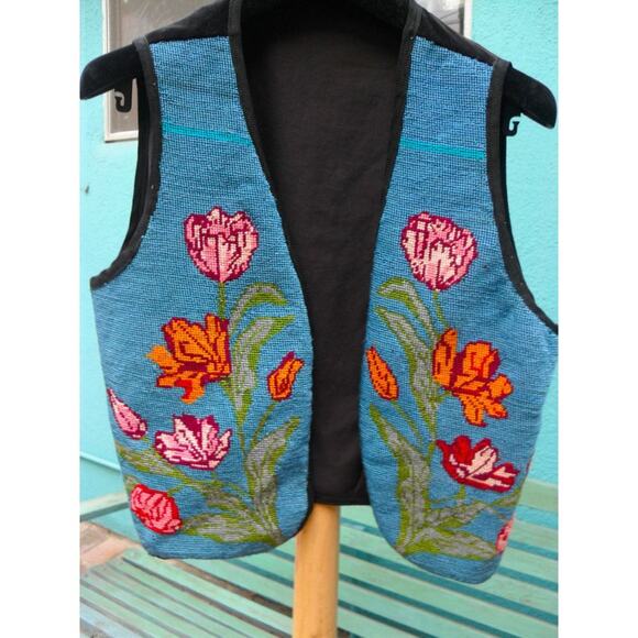 VINTAGE NEEDLEPOINT VEST w/ BLACK VELVET Back, PAISLEY SILK LINING - UNWORN - Picture 1 of 4